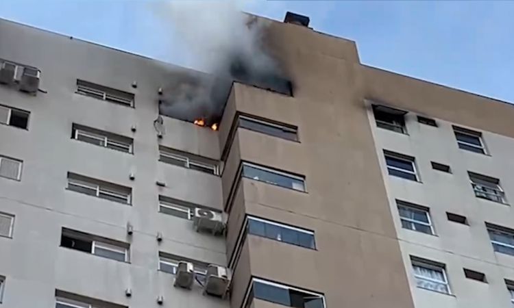 INCÊNDIO EM PRÉDIO DE CASCAVEL DEIXA VÁRIOS FERIDOS, INCLUINDO CRIANÇA  INCÊNDIO EM PRÉDIO DE CASCAVEL DEIXA VÁRIOS FERIDOS, INCLUINDO CRIANÇA