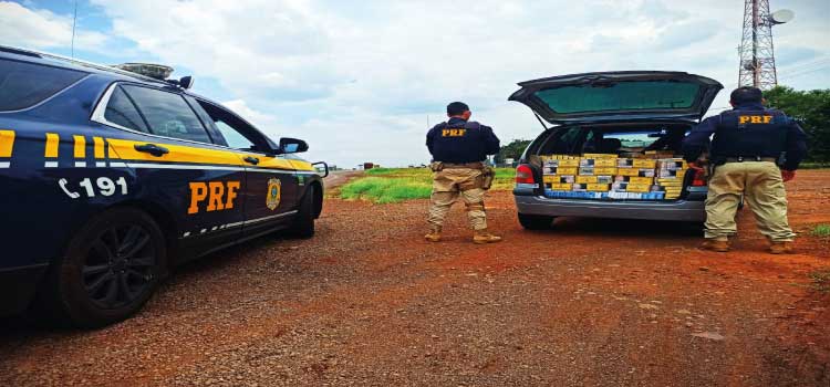  SEGURANÇA PÚBLICA: PRF apreende carro recheado de cigarros contrabandeados do Paraguai