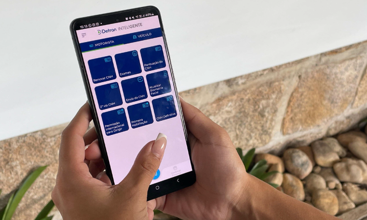 4,6 mil pessoas já trocaram a foto da CNH com a autobiometria facial do Paraná