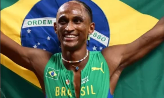 Alison dos Santos conquista prata no Mundial de Atletismo em Tóquio