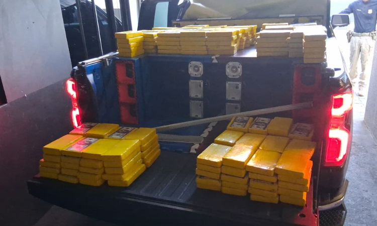Apreensão conjunta da PRF e PF resulta na retirada de mais de 277 kg de cocaína da BR-277, em Cascavel