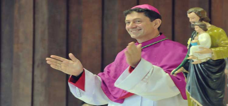 ARQUIDIOCESE CASCAVEL: Dom Adelar Baruffi chega em Curitiba para mais exames