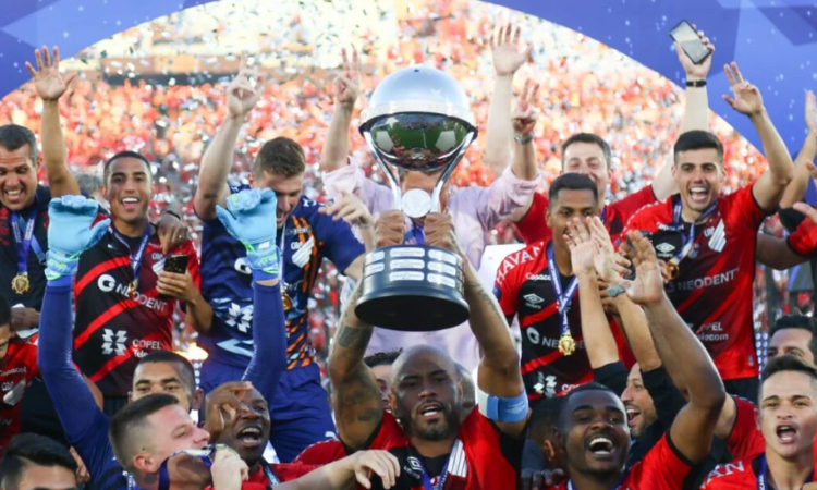 Athletico Paranaense celebra 102 anos de história como o maior campeão do novo milênio