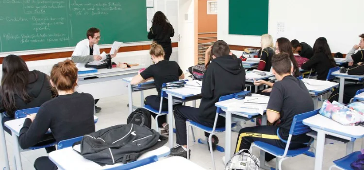 Aulas extras só para professores que não pedirem afastamento