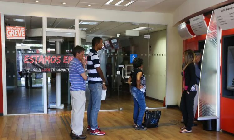 Bancários fazem paralisação nacional de 24 horas nesta quinta-feira