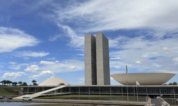 Base governista tenta acelerar votação da PEC do 6x1 no Senado