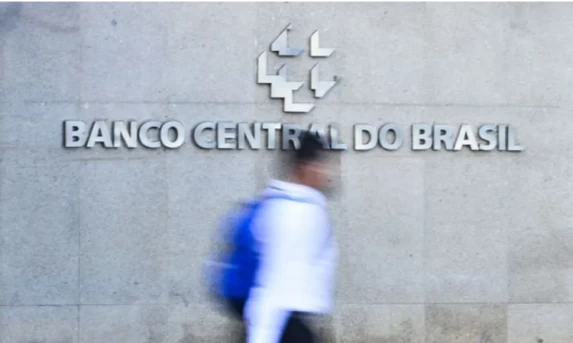 BC deve baixar juro para 10,75% ao ano nesta quarta; mercado espera indicação sobre próximos passos.