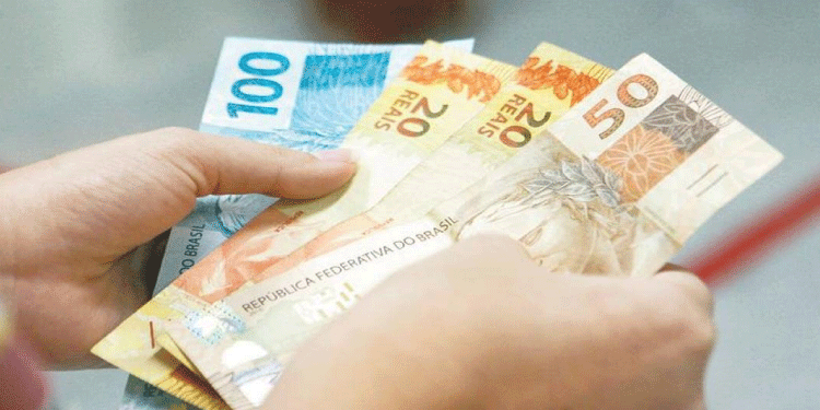 BRASIL: INSS paga primeira parcela do 13º para mais de 31 milhões a partir da próxima segunda.