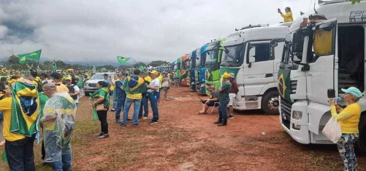 BRASIL: Neste feriado, manifestações em frente aos quartéis ganham mais intensidade em todo o Brasil.