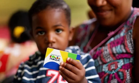 Caixa começa a pagar Bolsa Família de maio nesta segunda (19).