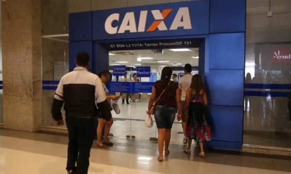 Caixa libera abono salarial para nascidos em maio e junho
