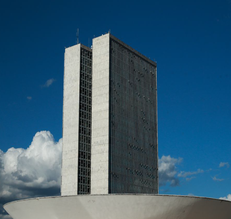 Câmara aprova aumento para presidente, ministros e parlamentares.