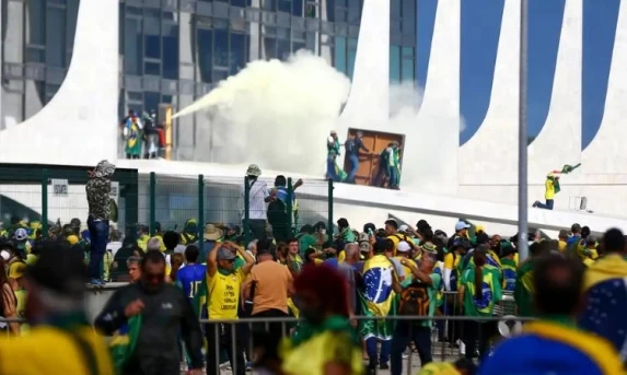 Câmara Aprova Projeto que Pode Reduzir Penas de Condenados Pelos Atos de 8 de Janeiro