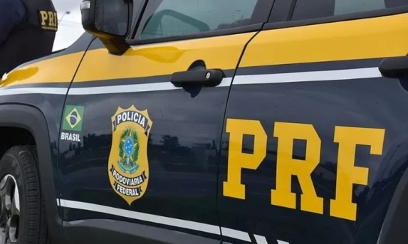 Caminhão com pane mecânica tem carga de batatas saqueada na BR-277 em Nova Laranjeiras