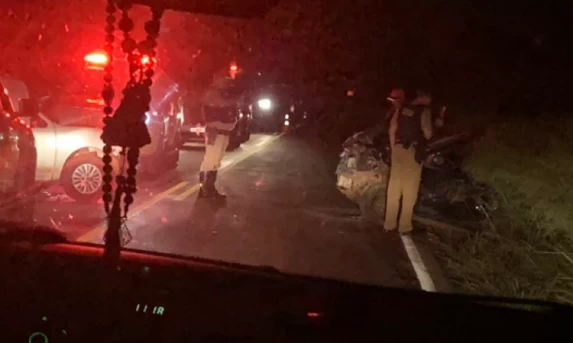 CAMPO BONITO: Colisão frontal entre veículos é registrada na PR 474.