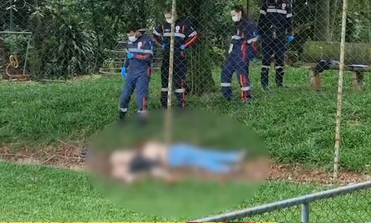 Casal de Jovens é Encontrado Morto em Campo de Futebol; Cocaína é Apreendida em Carro