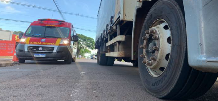 CASCAVEL: Caminhão passa por cima de bicicleta e ciclista sai praticamente ileso.