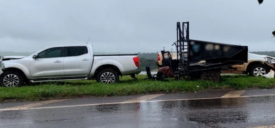 CASCAVEL: Caminhonetes ficam danificadas em batida na BR-369.