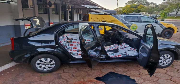 CASCAVEL: Carro carregado com 1 mil maços de cigarros é apreendido pela PM.