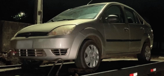 CASCAVEL: Carro roubado durante corrida por aplicativo é localizado pela PM na Avenida Brasil.