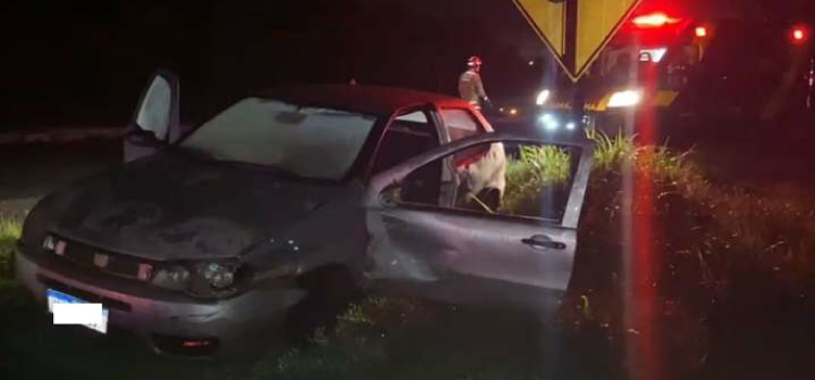CASCAVEL: Colisão frontal deixa motorista desacordado na BR 277.