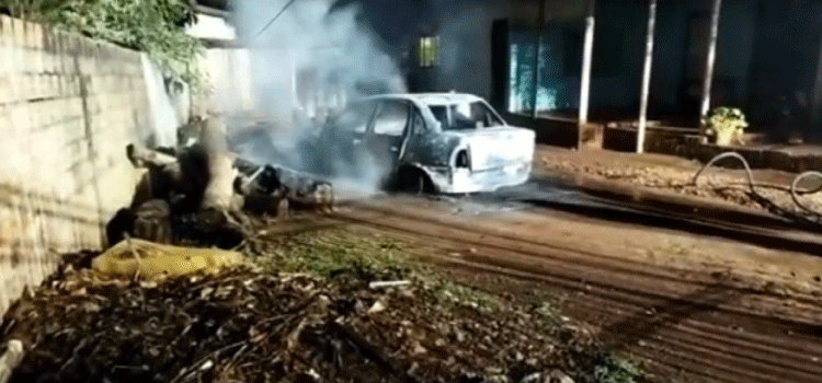 CASCAVEL: Corsa é destruído após incêndio no bairro Morumbi.