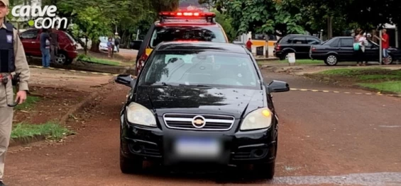 CASCAVEL: Homem é baleado dentro de carro no Bairro Floresta.