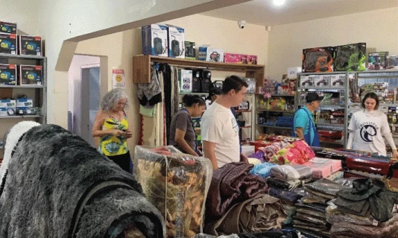 CASCAVEL: Inicia bazar beneficente do Provopar com produtos doados pela Receita Federal.