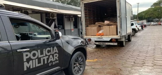 CASCAVEL: PM apreende caminhão com cerca de uma tonelada de maconha.