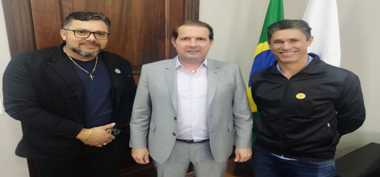 CATANDUVAS: Prefeito Moisés estabelece prioridade para estradas rurais e solicita apoio de Micheletto.