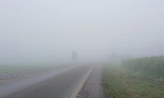 Com a chegada do inverno, EPR Iguaçu alerta para cuidados ao trafegar sob neblina 