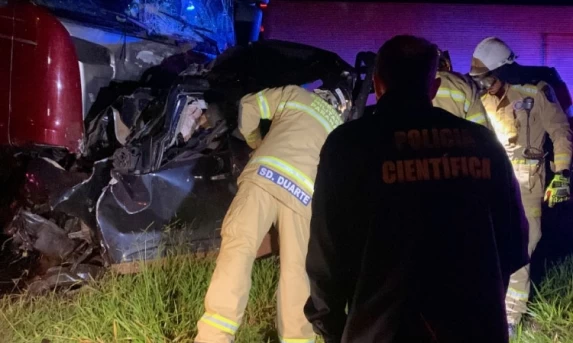 Condutor morre em colisão frontal com caminhão na BR-369 em Cascavel
