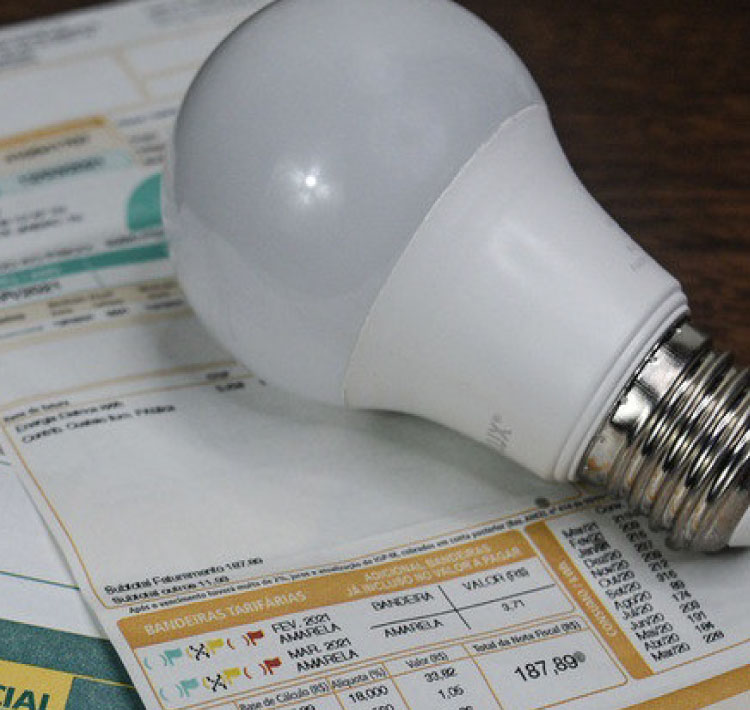 Conta de luz deve subir até 10,4% no próximo ano com peso dos subsídios.