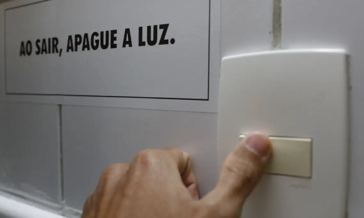 Conta de luz terá bandeira tarifária vermelha patamar 2 em agosto