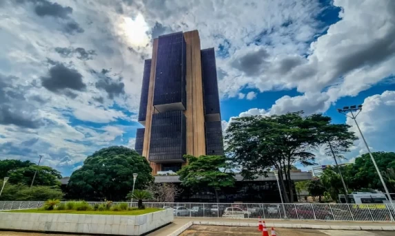 Copom eleva juros básicos da economia para 14,75% ao ano