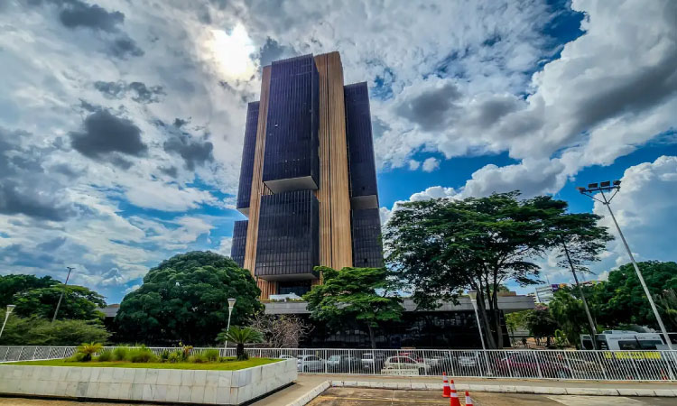 Copom eleva juros básicos da economia para 14,75% ao ano