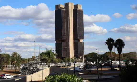Copom mantém juros básicos da economia em 15% ao ano