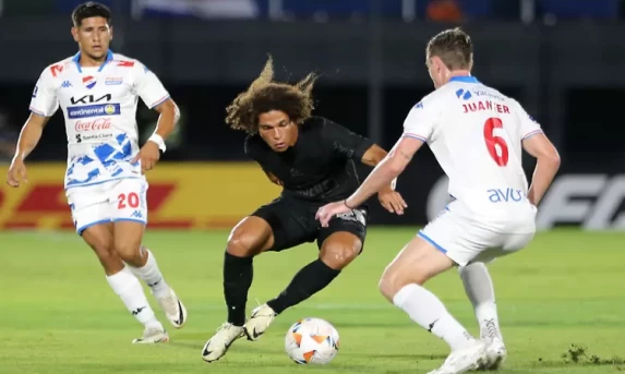 Corinthians vence o Nacional fora de casa e reage na Copa Sul-Americana.