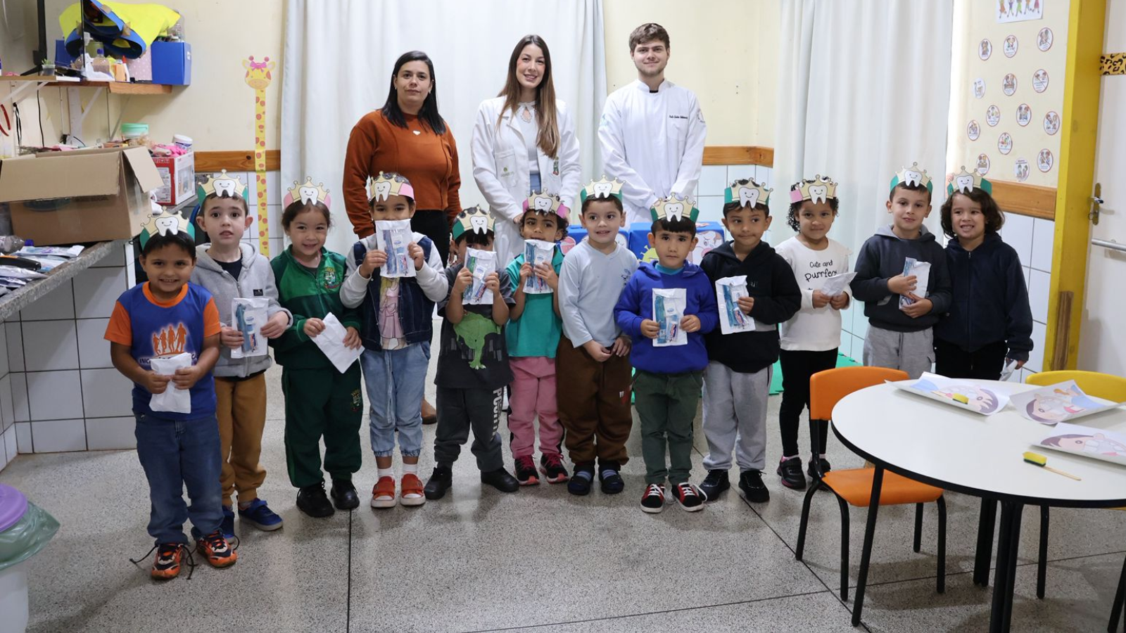 Cuidando do Sorriso das Crianças: Saúde Bucal e Prevenção da Cárie Dentária Cuidando do Sorriso das Crianças: Saúde Bucal e Prevenção da Cárie Dentária