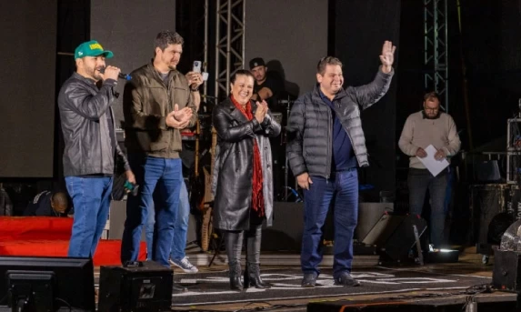 Deputado Gugu Bueno anuncia investimento de R$ 21 milhões em asfalto durante festa dos 36 anos de Ibema