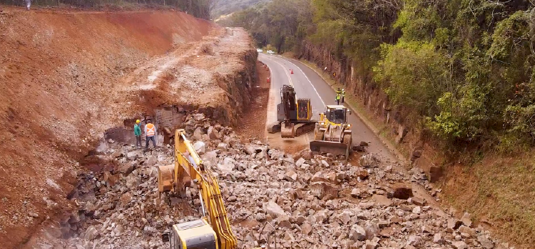 Detonações de Rochas avançam no KM 524 da Rodovia BR 277