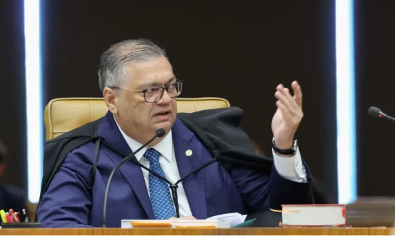 Dino e Zanin defendem julgamento conjunto de processos de Moraes e Mendonça no STF