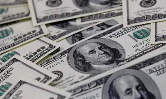 Dólar aproxima-se de R$ 5,20 em dia de tensão no exterior.