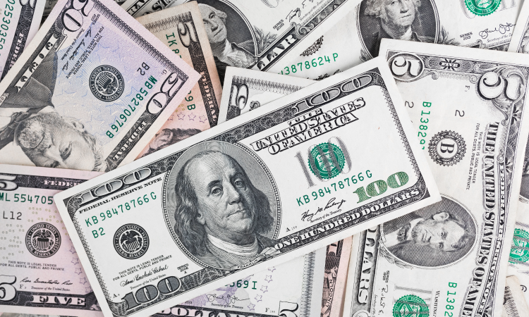 Dólar cai para R$ 5,42 e registra menor valor em mais de um mês