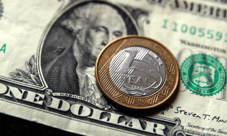 Dólar pode passar de R$ 6 no curto prazo com aumento das contas públicas, dizem analistas