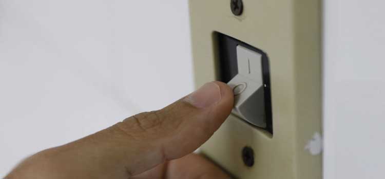 ECONOMIA: Contas de luz continuam com valor extra