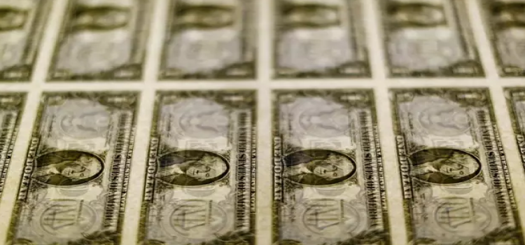 ECONOMIA: Dólar fecha a R$ 4,74, menor patamar desde março de 2020.
