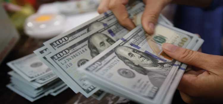 ECONOMIA: Dólar fecha a R$ 4,84 e tem menor valor em dois anos.