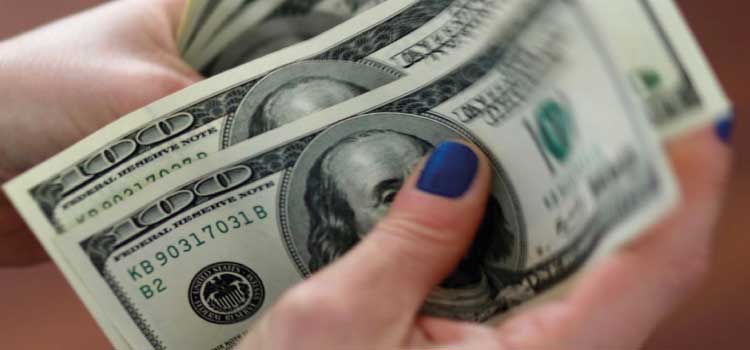 ECONOMIA: Dólar fecha estável, mas acumula quinta semana de queda