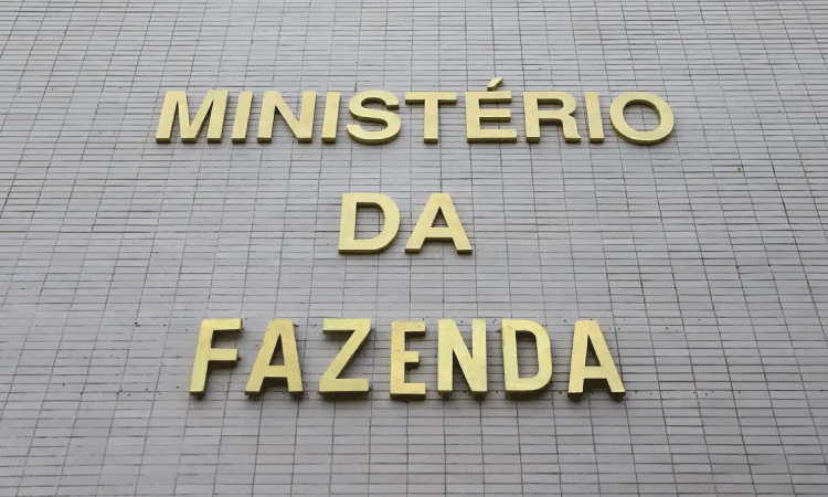 ECONOMIA: Fazenda remaneja R$ 707 mi em crédito para ajudar produtores de leite.